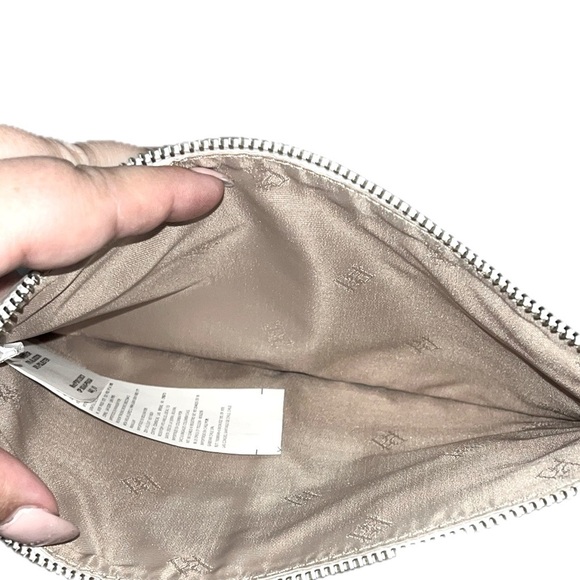 Prüne Envelope Prague White Leather Wristlet, 100% Cowhide Crocodile Design - Picture 4 of 8